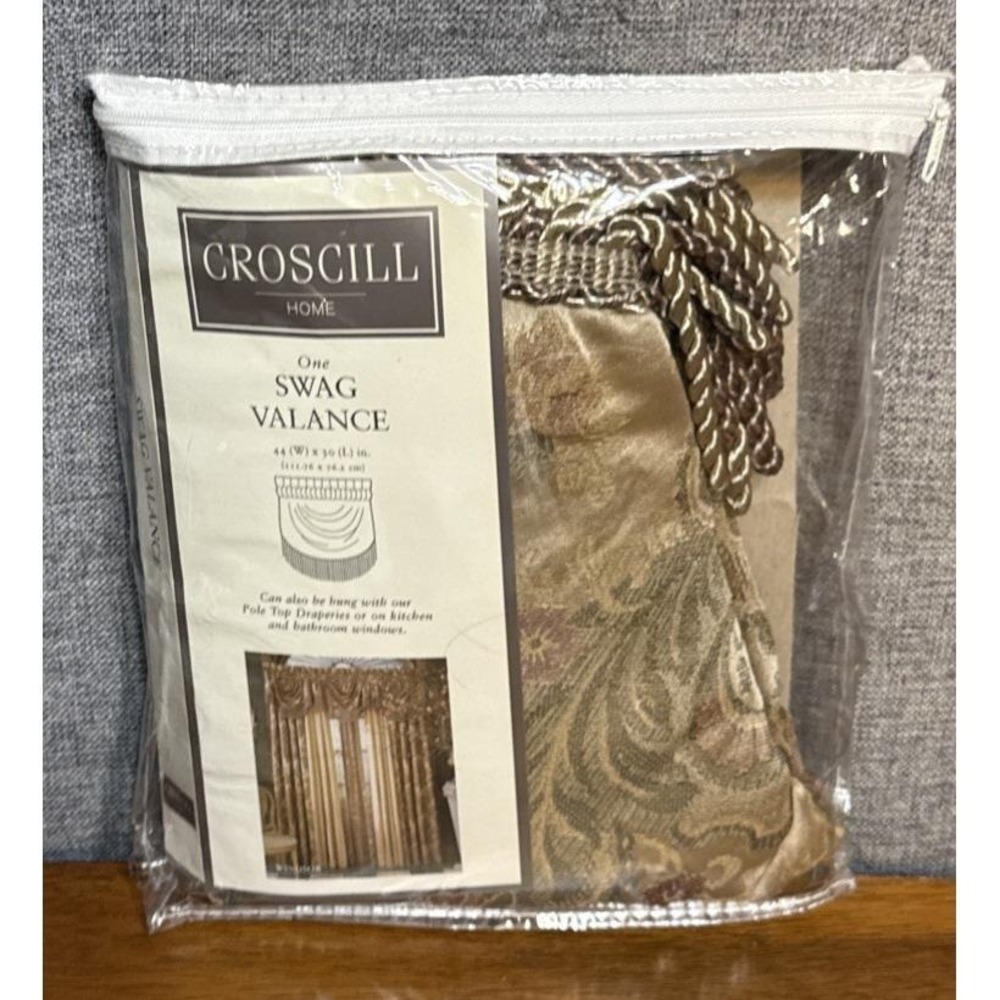 NEW Croscill Swag Valance‎ 44x30 Windsor Style # 3817 VASG